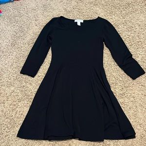 Black dress, quarter length sleeves